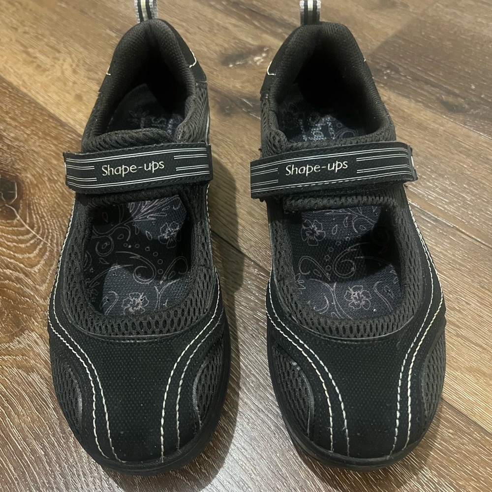 Skechers shape ups Maryjanes size 9 black